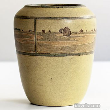 rare c.1909 Marblehead Pottery vase